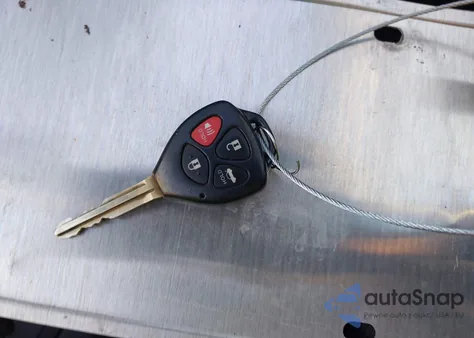 2011 Toyota Corolla S z USA, uszkodzony, nr VIN 2T1BU4EE5BC621235